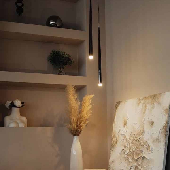 Lámpara colgante LED minimalista. Decoración moderna y elegante para salón.