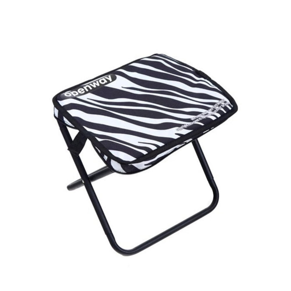 Silla plegable minimalista para exterior, ideal para viajes y descanso. Peso ligero y compacto.