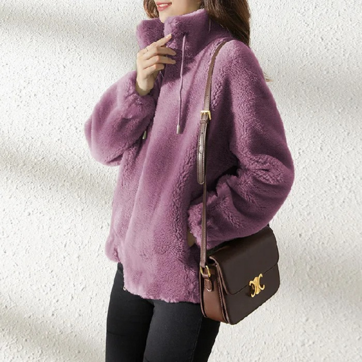 Elegante abrigo de ante oversized, perfecto para ropa de invierno femenina y sofisticada.