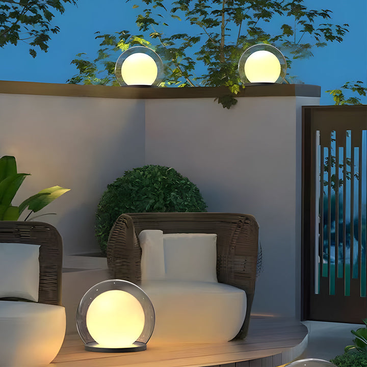 Lámpara de jardín LED esférica. Diseño moderno para iluminación exterior decorativa de patios y senderos.