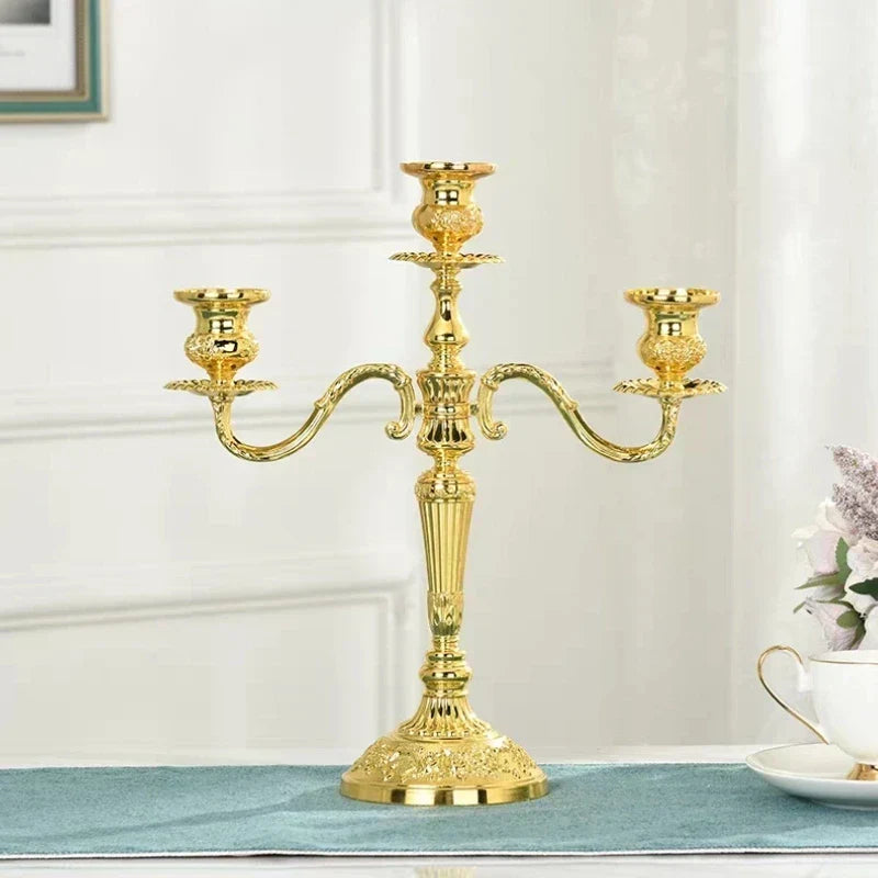 Centro de mesa clásico: candelabro de metal de 3 brazos, perfecto para cualquier evento o ambiente.