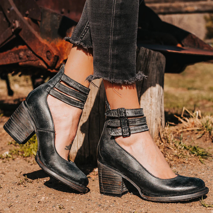 Calzado de moda: botines mujer tacón cubano en cuero sintético, look vaquero elegante.