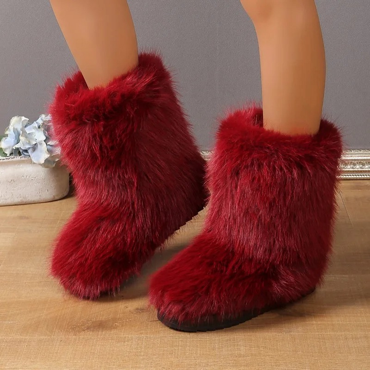 Botas blancas de invierno elegantes para mujer. Calzado cómodo, suela antideslizante, perfectas para estilo invernal.