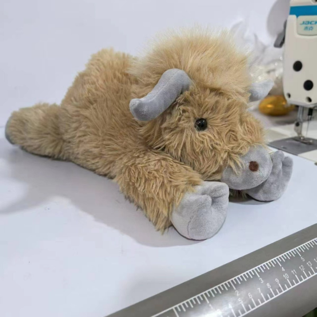 Vaca Highland de peluche, juguete suave y realista. Regalo perfecto para niños, ideal como animal de peluche coleccionable.