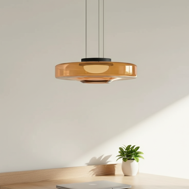 Luz en capas: lámpara colgante de vidrio que difunde iluminación moderna. Perfecta para el hogar.