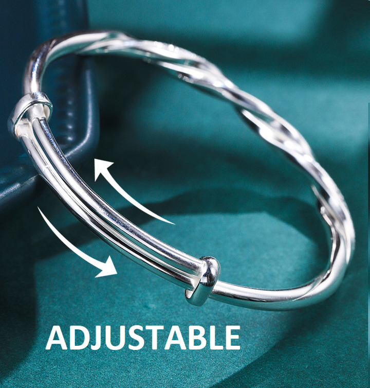 Pulsera Elara de plata trenzada en caja de regalo, joya femenina y elegante para sorprender.