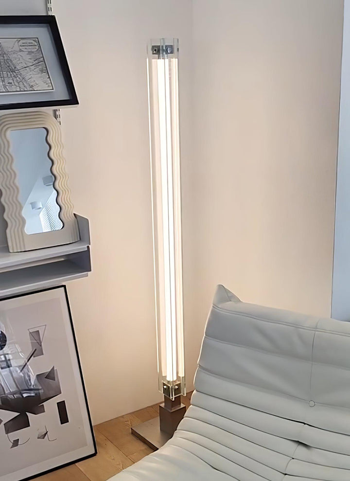 Lámpara de pie M29, diseño minimalista con pantalla de vidrio, complemento perfecto para interiores modernos.