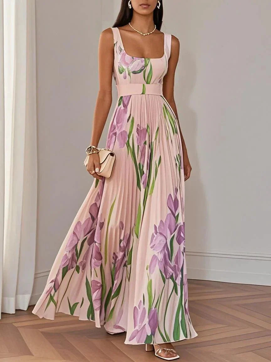 Modelo luciendo vestido floral bohemio fluido, perfecto para el verano casual.