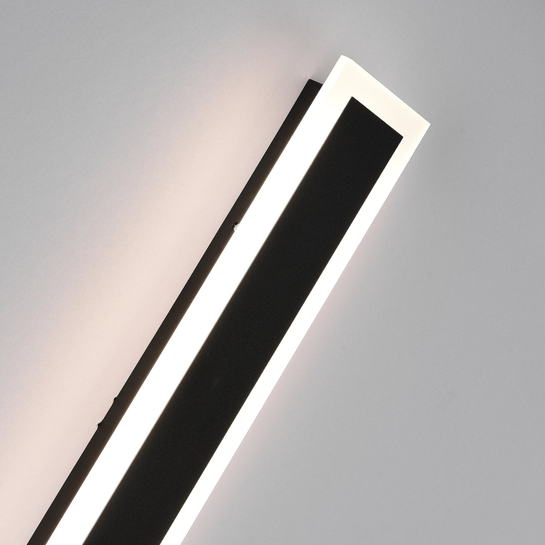 Luz lineal LED de pared exterior para crear ambientes modernos, perfecta para terrazas y porches.
