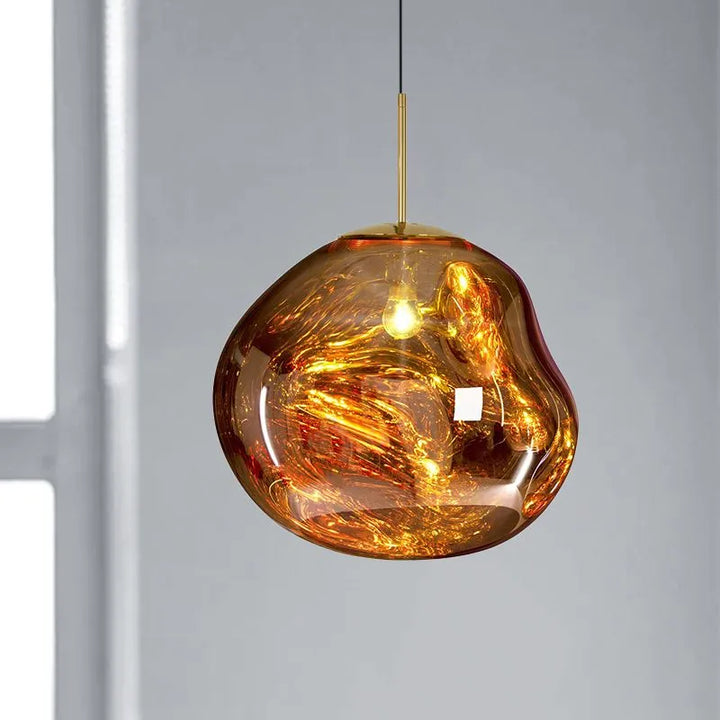 Iluminación de ambiente con lámpara colgante efecto lava. Luz cálida para tu hogar, diseño moderno que cautiva miradas.