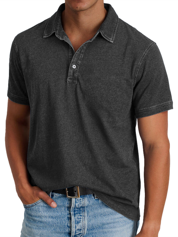 Camisa polo de caballero a rayas finas, estilo clásico para un look casual y versátil.