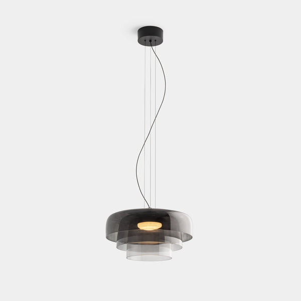 Lámpara de techo colgante nórdica. Diseño moderno con cristal y metal. Iluminación interior.