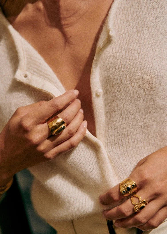 Cárdigan de punto suave para mujer, una prenda elegante y cómoda ideal para el día a día.