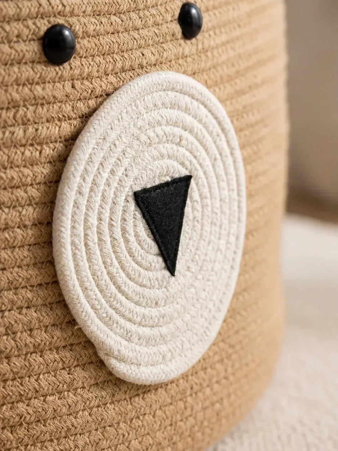 Cesta cambiador Ourson de algodón trenzado, suave y duradera. Ideal para el cuidado del bebé en su guardería.