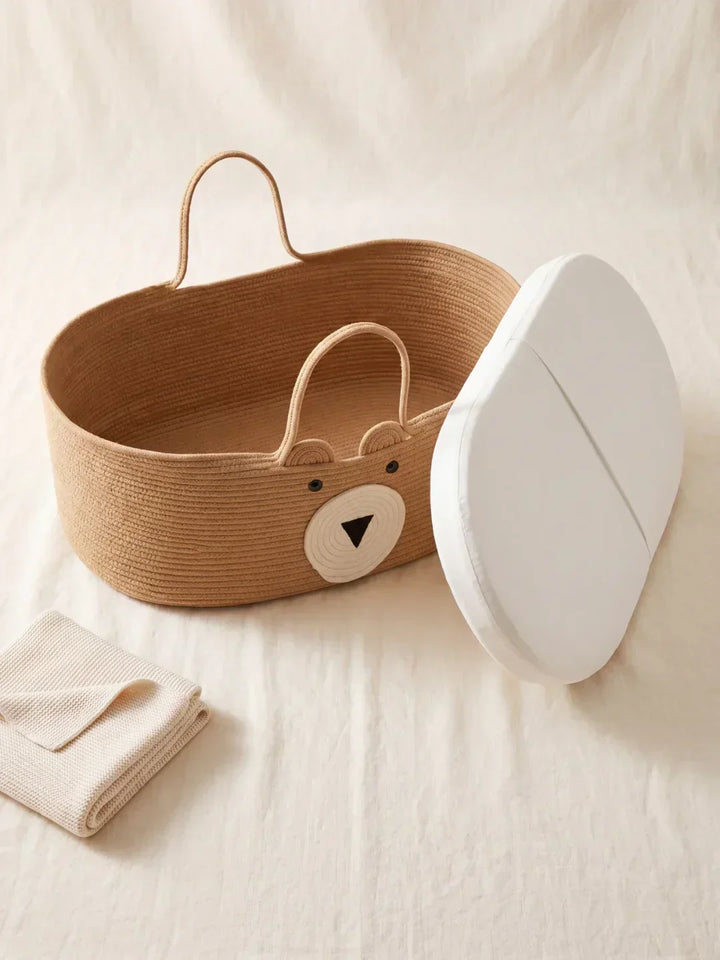 Cesta cambiador decorativa Ourson de algodón trenzado. Solución de almacenamiento funcional para esenciales del bebé.