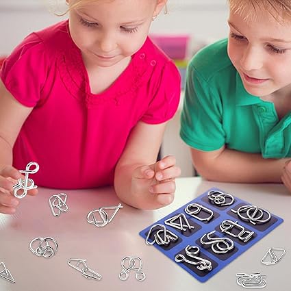 Varios puzles de lógica de metal para niños, desafíos mentales que fomentan la resolución de problemas y la habilidad.