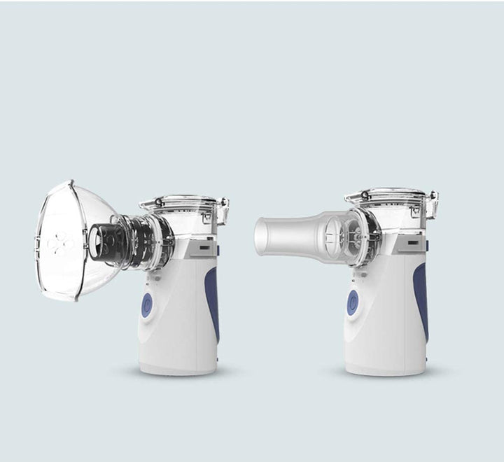Nebulizador portátil recargándose, listo para aliviar asma y problemas respiratorios. Bienestar familiar al alcance.