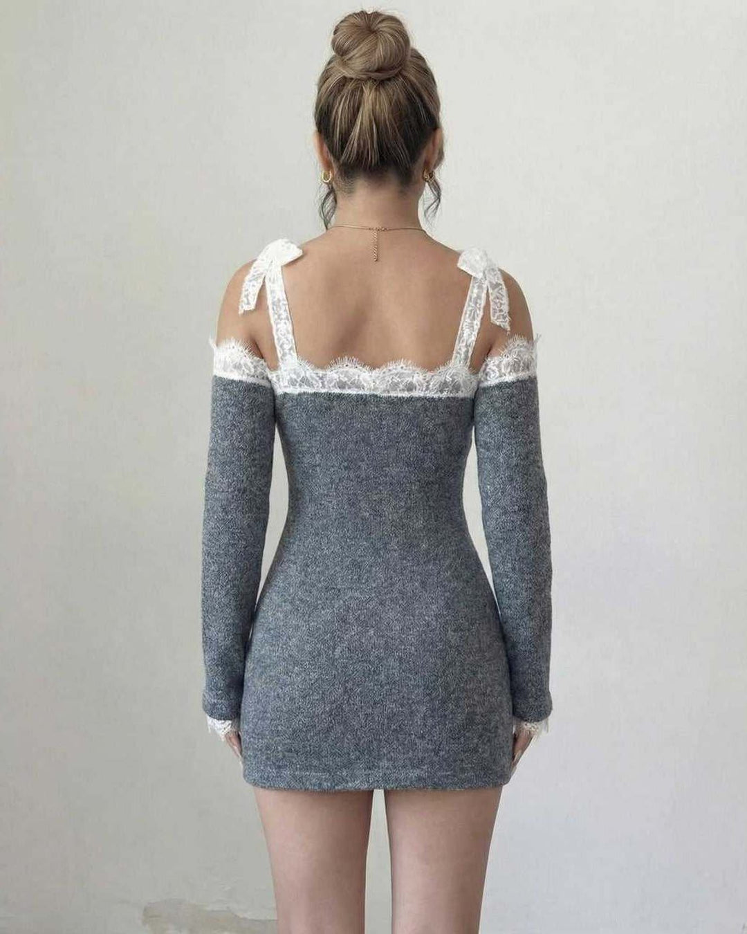 Elegante vestido blanco mini bodycon de manga larga. Perfecto para cóctel, noche y celebraciones.