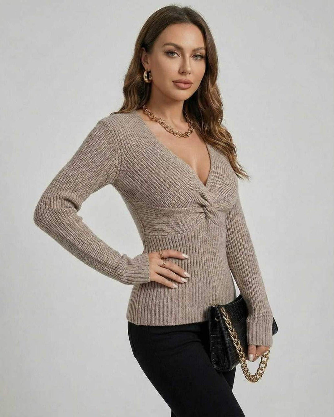 Suéter de punto blanco de manga larga con cuello V y nudo frontal, perfecto para otoño e invierno. Ropa cómoda.