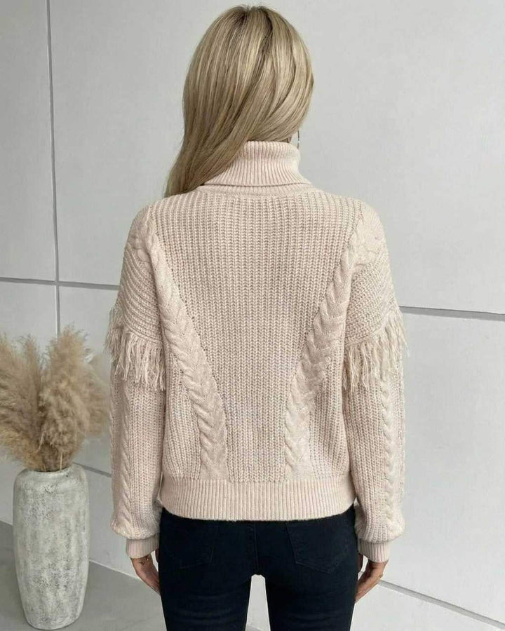 Elegante suéter blanco de cuello alto para mujer, ideal para invierno y otoño.