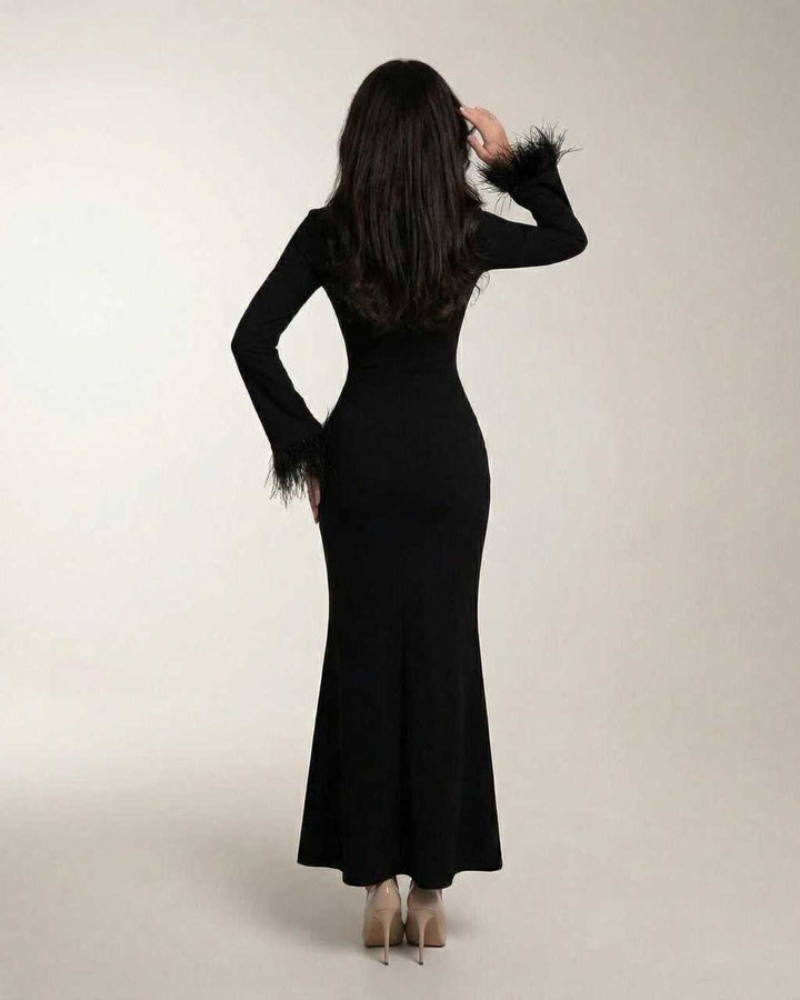 Vestido de noche maxi estilo sirena con elegantes puños de plumas para mujer. Perfecto para ocasiones especiales.