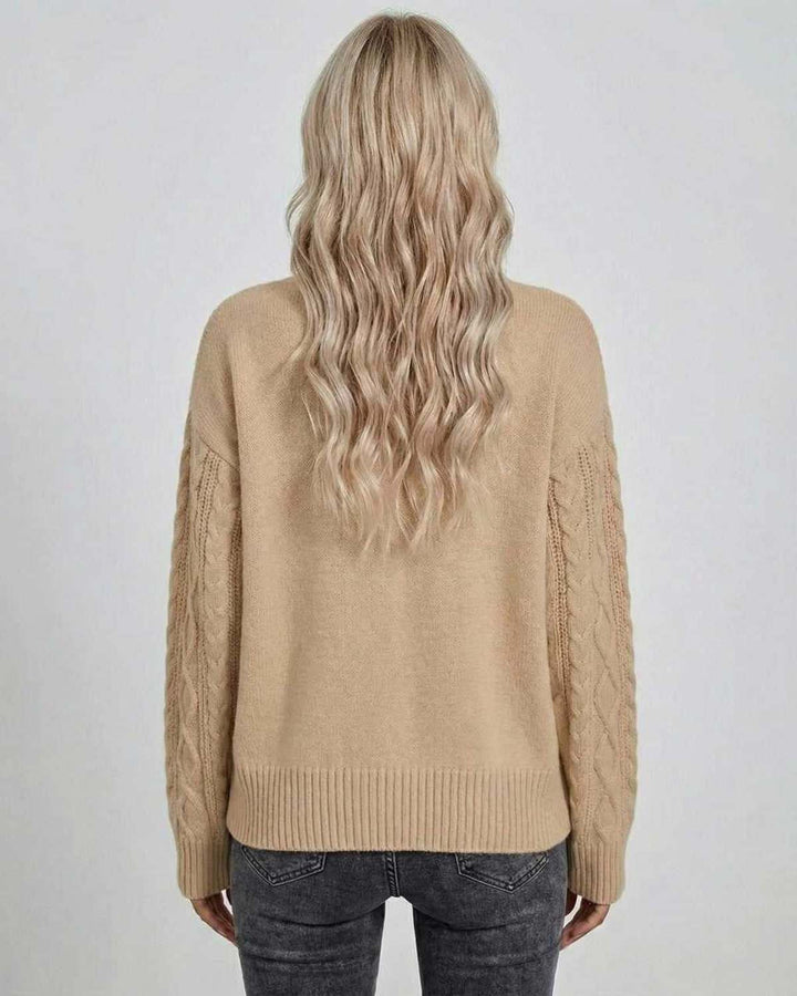 Suéter de punto trenzado blanco para mujer con cuello redondo, ideal para moda casual.