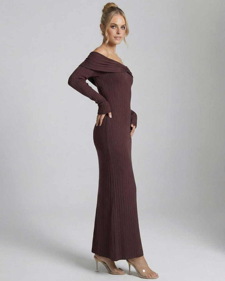 Vestido maxi bodycon ajustado y elegante para mujer. Con hombros descubiertos y manga larga. Ideal para eventos.
