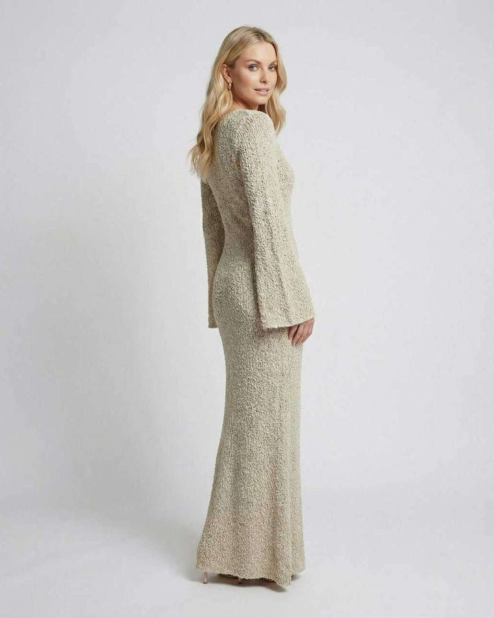 Vestido para mujer blanco estilo maxi, con mangas acampanadas, diseño elegante y confortable, ideal para cualquier ocasión.