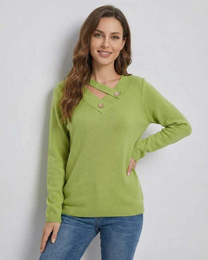 Suéter verde de mujer con cuello en V y dobladillo asimétrico. Moderno y con detalle de botón elegante.