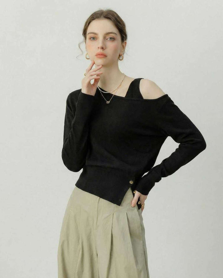 Elegante suéter off shoulder negro de mujer. Jersey asimétrico de manga larga, moda otoño invierno casual chic.