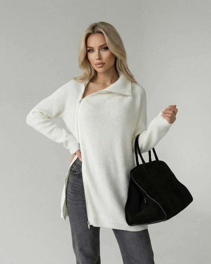 Suéter de cuello alto blanco suelto, perfecto para ropa de invierno mujer, moda casual y cómoda.