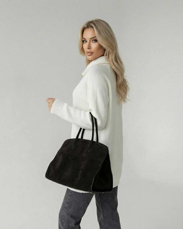 Elegante suéter blanco de cuello alto para mujer, corte suelto, esencial de armario para otoño e invierno.