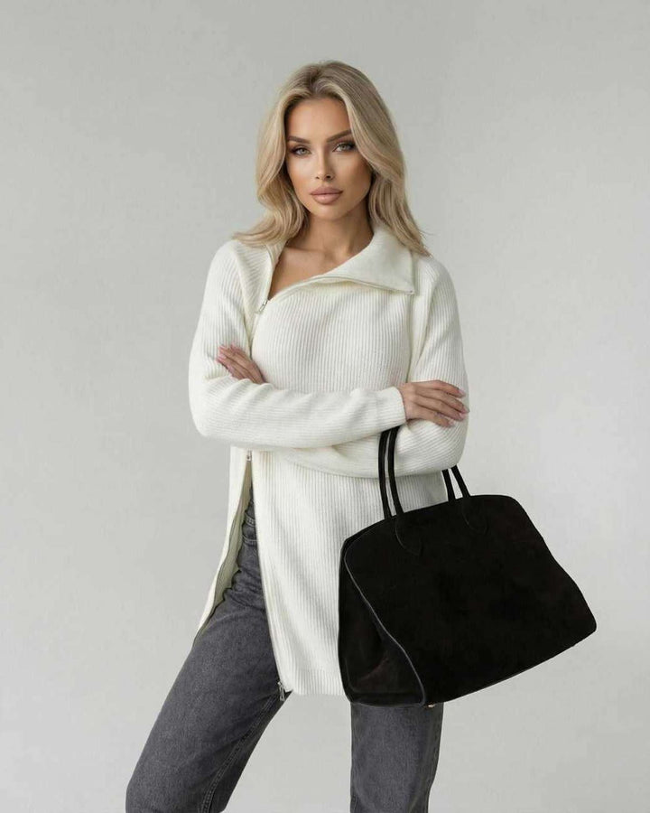Suéter de cuello alto blanco para mujer, estilo suelto y suave, manga larga, ropa de invierno acogedora.
