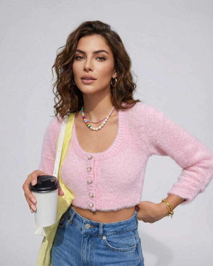 Cárdigan de mujer rosa, elegante y casual, ideal para un look de moda otoñal.
