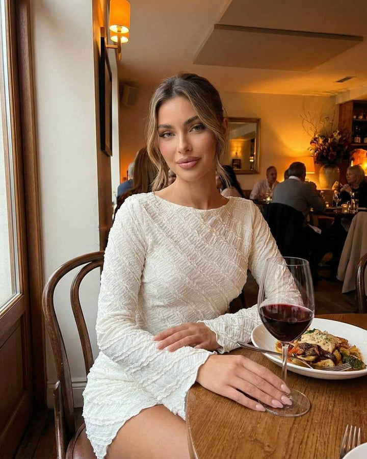 Vestido para mujer mini blanco, silueta A, espalda descubierta. Perfecto para cóctel y noche.