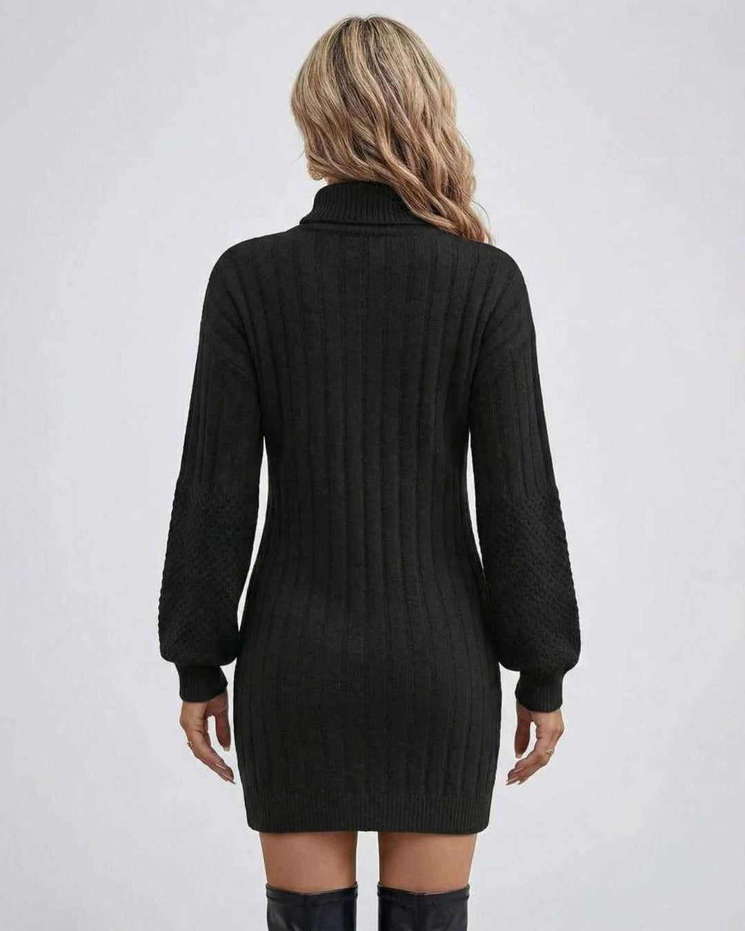 Vestido de suéter negro cuello alto ajustado para mujeres. Perfecto para moda de otoño/invierno.