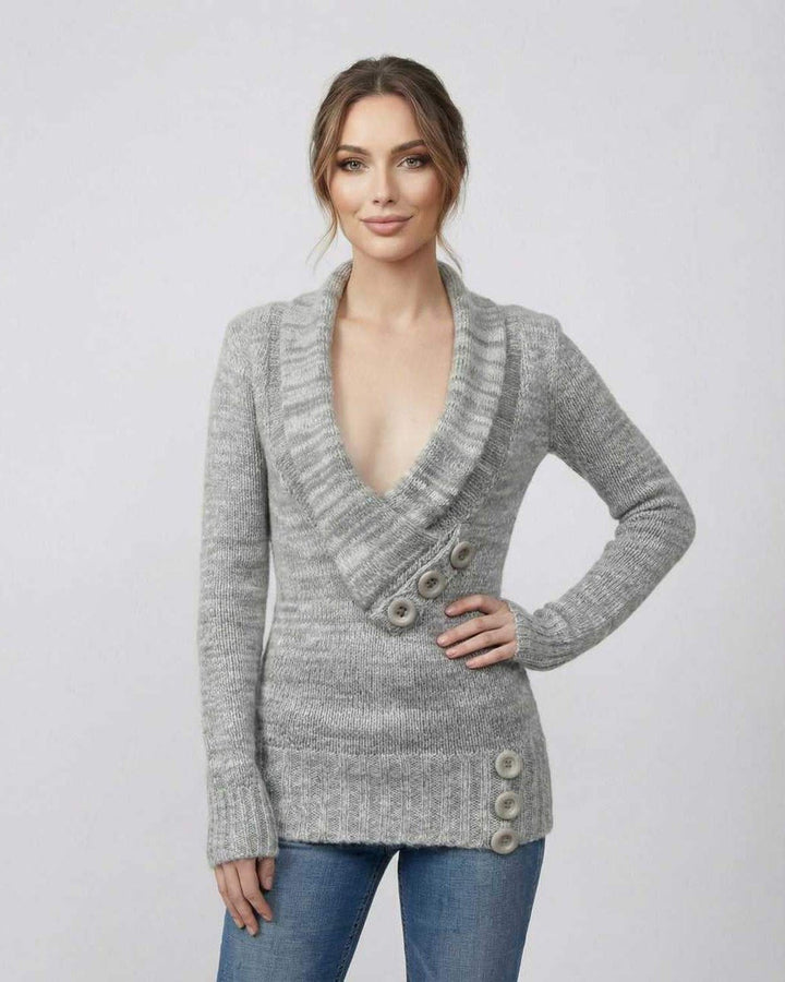 Suéter femenino con escote en V, botones funcionales y manga larga. Atuendo chic para días frescos de invierno.