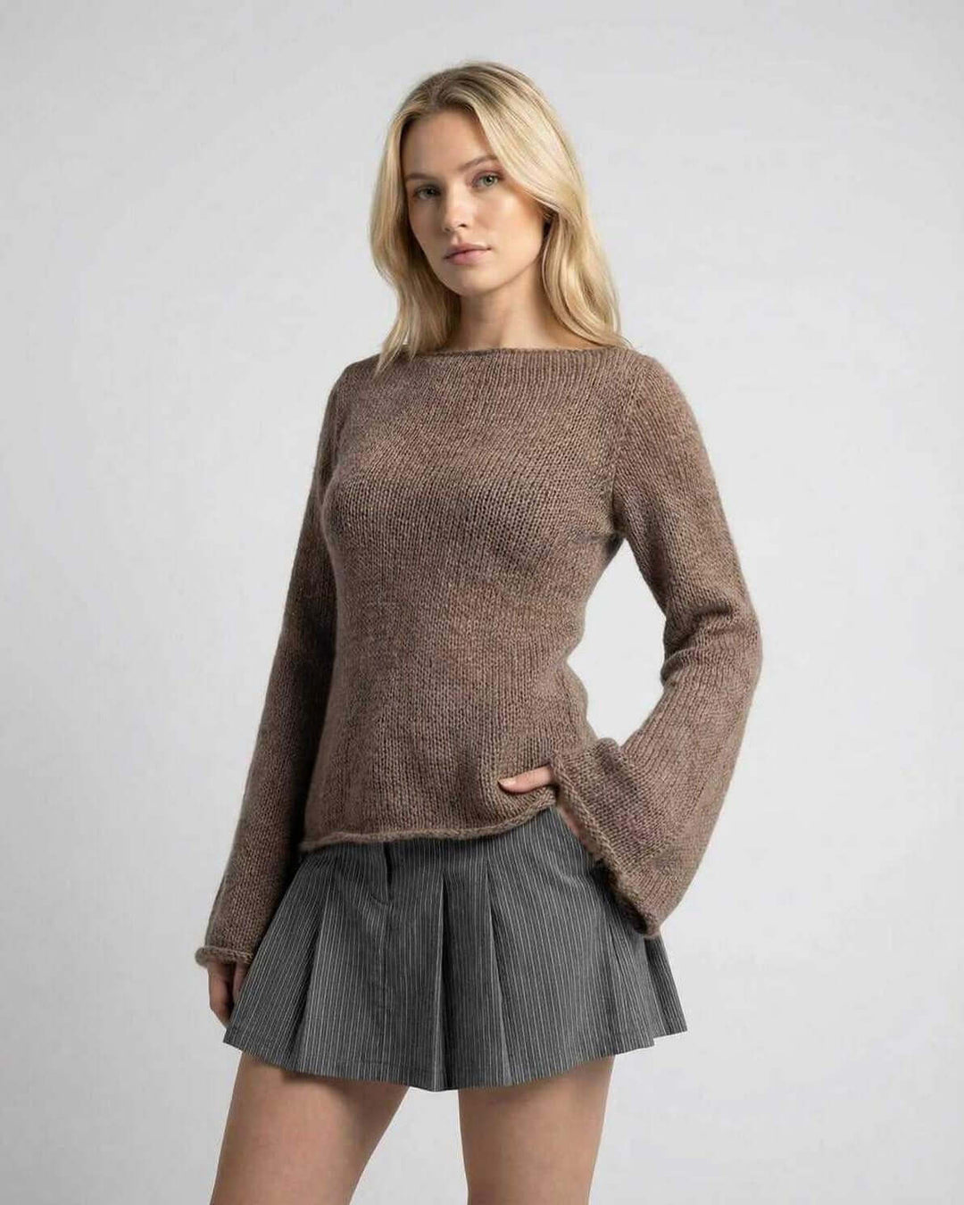 Suéter Sienna marrón para mujer, manga acampanada, cuello redondo, ideal para otoño e invierno.