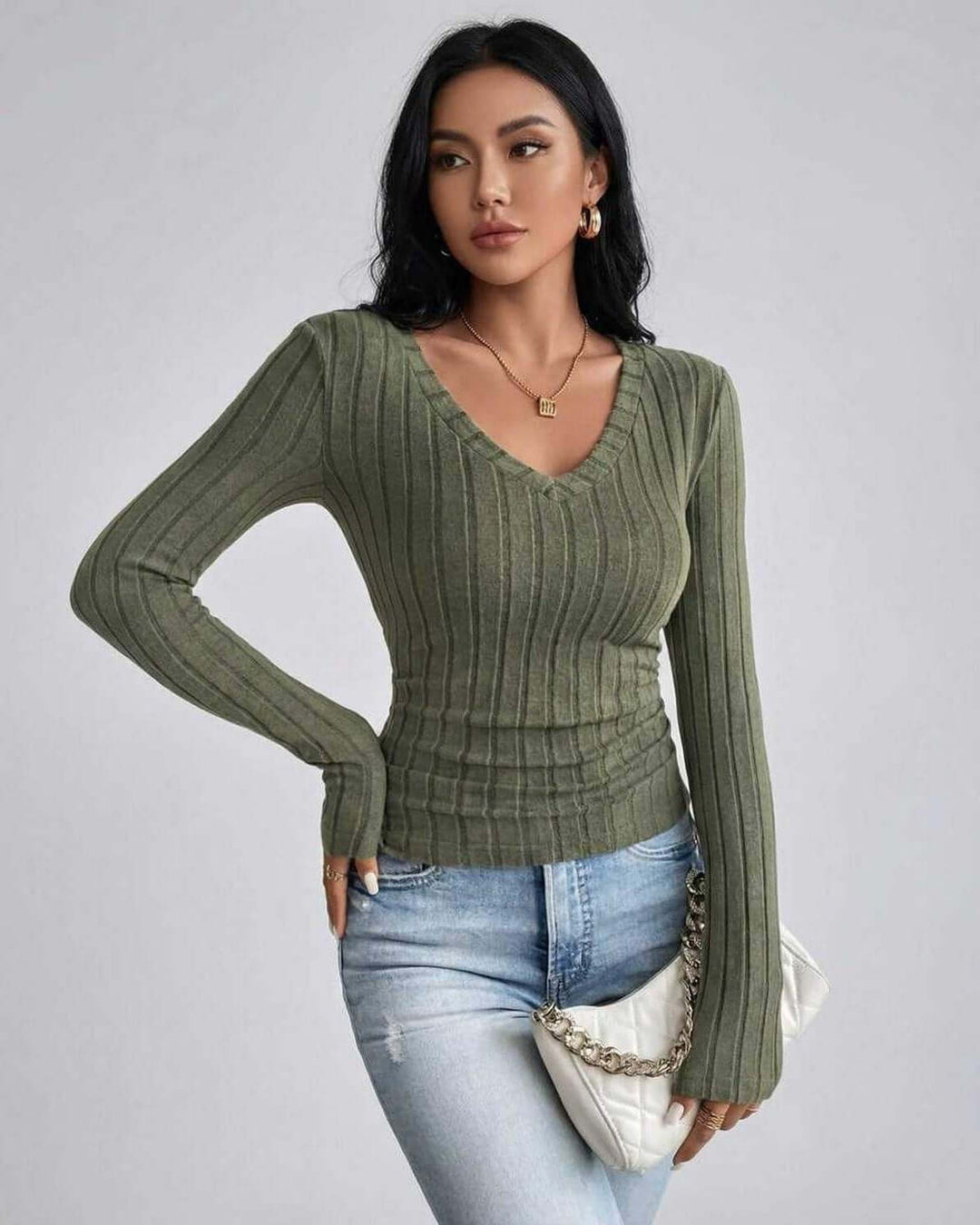 Suéter de punto verde para mujer, escote en V, corte ajustado. Cálido y cómodo para invierno u otoño.