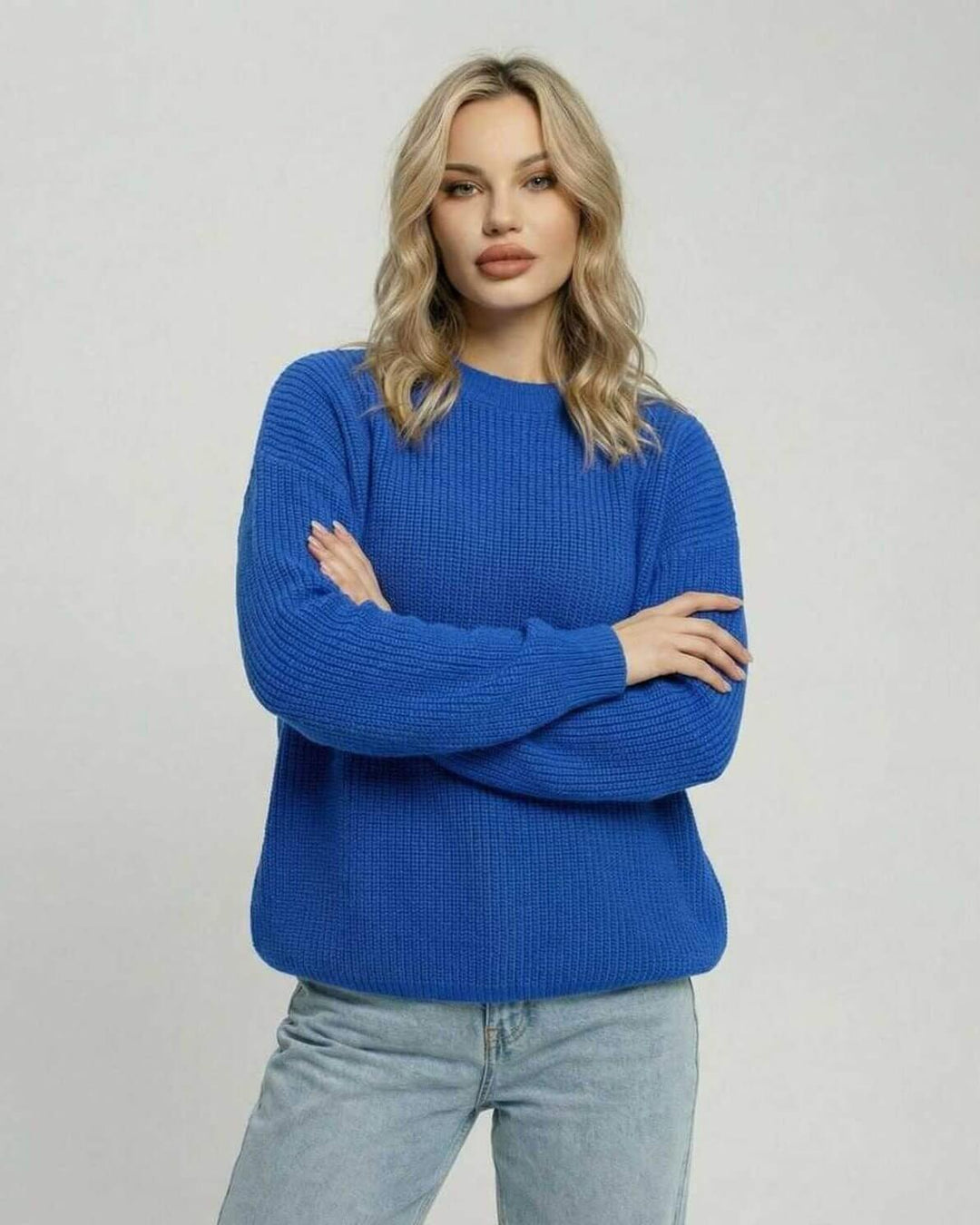Suéter de punto azul para mujer, corte holgado, estilo casual y cómodo. Ideal para el día a día.