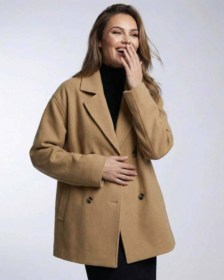 Chaqueta Mónaco oversized para mujer, elegante tono camello, ideal para un estilo sofisticado de otoño.