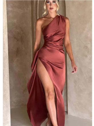 Vestido largo de satén para mujer, espalda descubierta, ideal fiesta elegante.