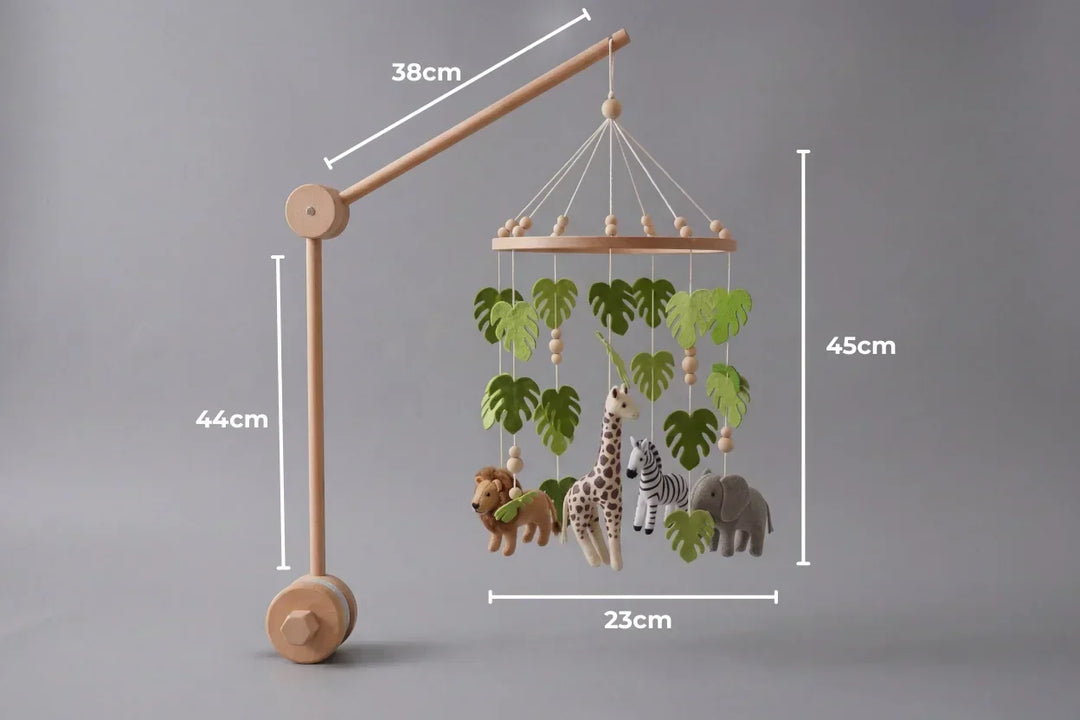 Regalo sostenible para bebé: móvil de cuna de madera natural.