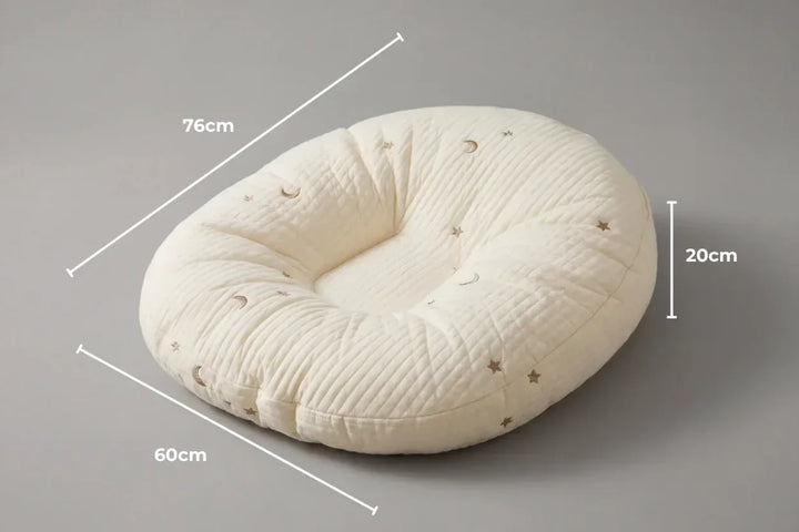Almohada de lactancia multifuncional, ideal para el confort del bebé y el soporte de la madre.