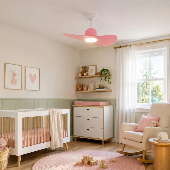 Ventilador de techo moderno con luz LED. Disfruta de un ambiente fresco y una iluminación perfecta.
