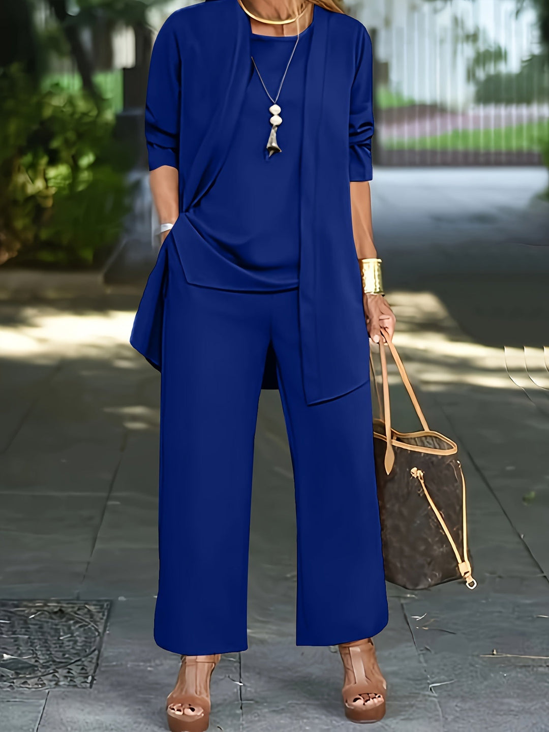 Conjunto mujer 3 piezas versátil: top, cárdigan y pantalón. Para look casual o formal.