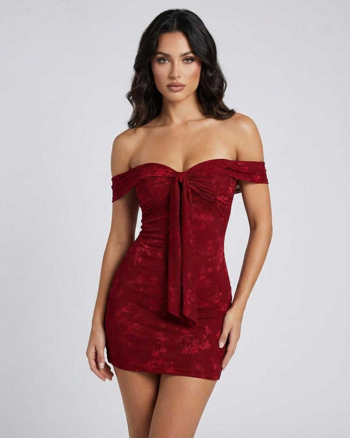 Vestido mini Verona blanco con hombros descubiertos para mujer, silueta sheath elegante, ideal para fiesta.