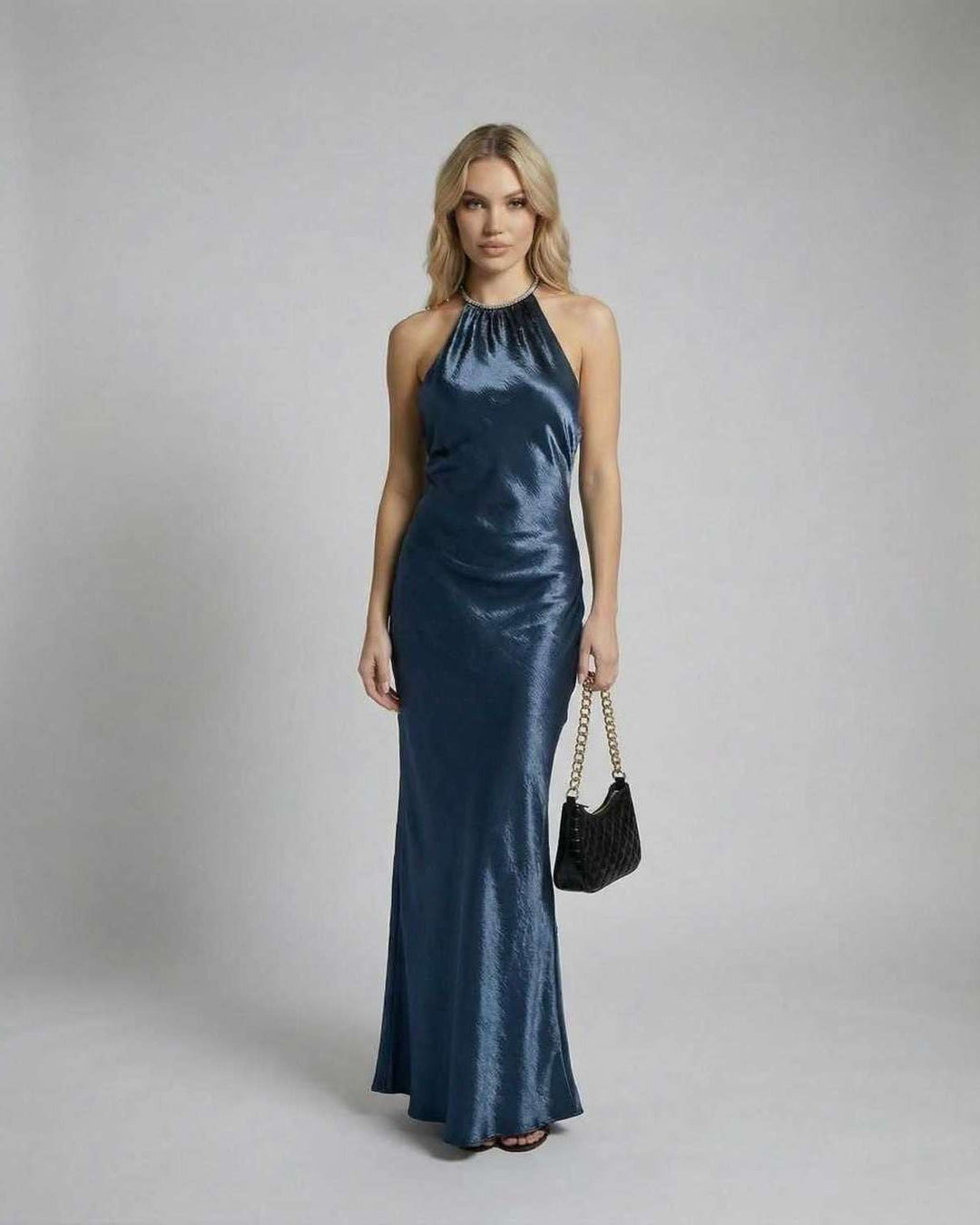 Vestido de noche azul para mujer, corte maxi, cuello halter. Ideal para fiestas, eventos formales o ceremonias.