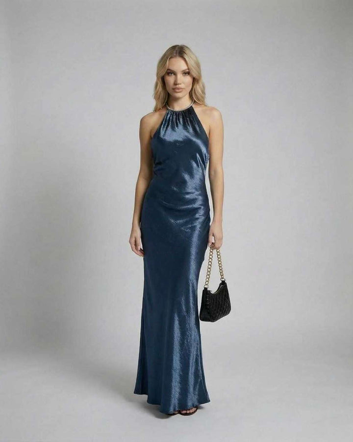 Vestido de noche azul para mujer, corte maxi, cuello halter. Ideal para fiestas, eventos formales o ceremonias.