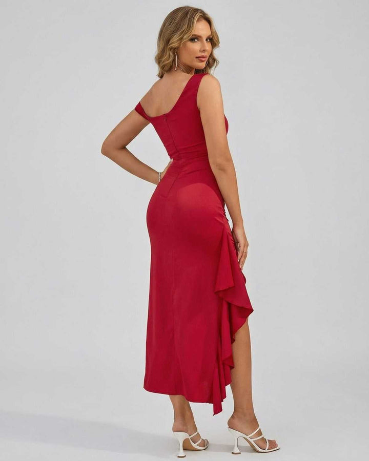 Vestido midi off-shoulder asimétrico blanco, silueta esculpida, perfecto para ocasión especial.